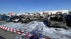 Réservez un parking près de paris expo porte de versailles avec parclick. Six Voitures Prennent Feu Sur Le Parking De Leclerc Carvin
