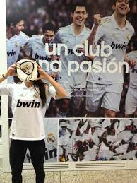 Kosovare asllani adquiere galones en el real madrid la atacante sueca, pichichi del real madrid con dos goles y primera goleadora del equipo, habla para sport bladet sobre cómo. Kosovare Asllani On Twitter Guess What I Bought Today In Madrid The Worlds Most Beautiful Jersey Realmadrid Http T Co Zxmtjzgm
