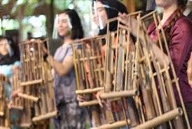 — itulah 36 alat musik tradisional indonesia dan bagaiman cara memainkannya. Daftar Nama Alat Musik Tradisional Asal Daerah Dan Cara Memainkannya Portal Jember