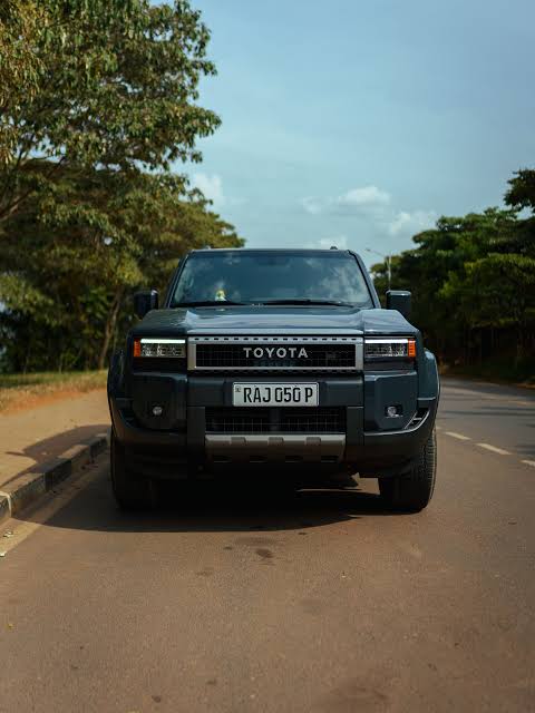 land-cruiser-gorilla-trekking-car-hire-Rwanda