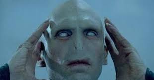 La cueva del tito Raro: Lord Voldemort, el cutre-villano de las pelis de  Harry Potter.