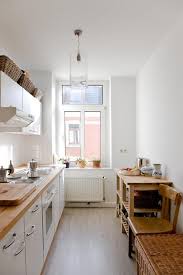 Schone Kuche Mit Laminatboden Und Grossem Fenster Wohnung In Leipzig Leipzig Kuche Einrichtung Kitchen Interior Mode Wohnung Kuche Schone Kuchen Wohnung