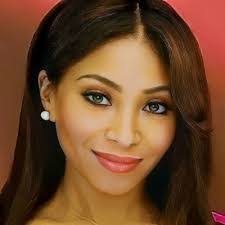 Julie Bundy's Instagram, Twitter & Facebook