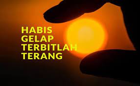 Tak selamanya langit itu kelam suatu saat kan cerah juga hiduplah dengan sejuta harapan habis gelap akan terbit terang. Hikmah Siang Percayalah Habis Gelap Terbitlah Terang Hajinews Id