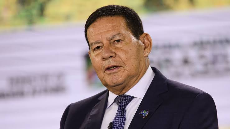 Mourão nega existência de plano de golpe e critica penas aplicadas a militares