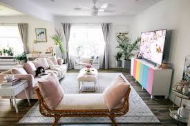 Many people assume that hollywood glam décor has to be all black, white and metallics. Https Encrypted Tbn0 Gstatic Com Images Q Tbn And9gcrpbzxgftuo Xzmxtjilulfyl081g5aczcwfw Usqp Cau
