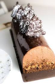 Recette De Buche De Noel Au Chocolat Et Avec Un Croustillant Praline Buche De Noel Chocolat Buche De Noel Decoration Buche De Noel