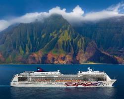 Image of cruise ship sailing towards Hawaii