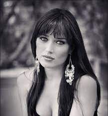 Все 13 плейлистов 125 треков. Elsa Esnoult Tour Dates Concert Tickets Live Streams