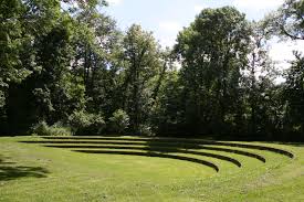 Http Upload Wikimedia Org Wikipedia Commons 3 34 English Garden Amphitheatre Jpg Landscape Design Sloped Garden English Garden