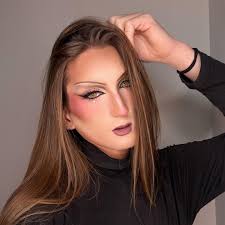 the face is just built-in canvas 🎨 #dragmakeup