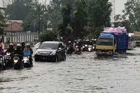 Pabrik lainnya di bandung : Banjir Di Depan Kahatex Jalur Bandung Tasikmalaya Macet Panjang Halaman All Kompas Com
