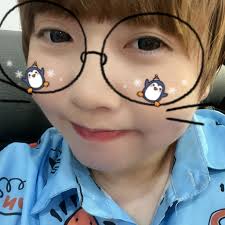 五月天阿信： 靈感就像扭蛋，總是最後才出現你要的。 即使如此，我也堅持到底。 挑燈夜戰ing www.facebook.com/ashin555