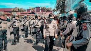 Simak cara menulis surat lamaran kerja di bawah ini. Pilkada 7 Daerah Kalbar Hari Ini Dikawal 2 500 Personel Polisi Suara Kalbar