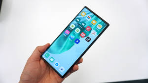 In a demo shown to engadget, the prototype magically toggled between two screen sizes, with the video resizing itself on the fly to fill the screen. Newgadgets De Kurztest Oppo X 2021 Der Transformer Unter Den Smartphones