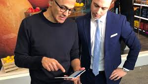 Satya nadella replaced billionaire steve ballmer as microsoft ceo in 2014. Microsoft Ceo Satya Nadella Nutzt Bereits Den Dual Screen Vom Surface Duo Techradar