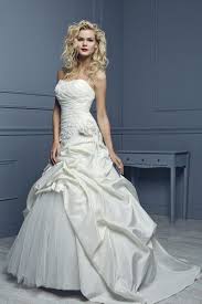 Robes De Mariee Tati 2015 Je Veux Une Robe Pas Chere Robe Mariee Pas Cher Robe De Mariee Robe Mariee Grande Taille Et oui, la célèbre marque aux vêtements pas chers possède aussi un rayon mariage. robe de mariee