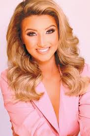 Lori Holladay's Instagram, Twitter & Facebook