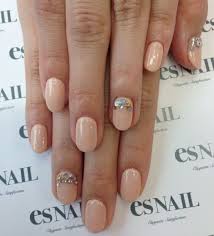 Kick off that summer vibe with this hot and bright orange nails to accompany you! Few Ideas For Your Beach Wedding Nails Beach Wedding Tips