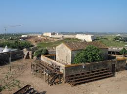 This castle became the first headquarters of the order of christ in the year 1319, the new version of the temple, until they were transferred to the city of tomar in 1334. File Castro Marim Castelo R03 Jpg Wikimedia Commons