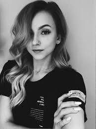 Avery (@FanOfAveryXD)