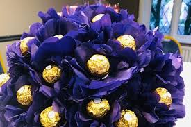 Pastikan kertas tisu tetap terlihat meskipun kertas kado dan kertas coklat sudah dilipat. Cara Membuat Buket Snack Sendiri Buat Hari Besarmu Semakin Spesial Pikiran Rakyat Com