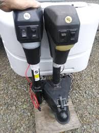 An oem provided 30a fuse is located by following the red oem provided power wire. Lippert 285318 Black 3500 Lb Capacity Electric 18 Stroke Rv Tongue Jack Walmart Com Walmart Com