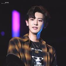 Father, mother, older sister (chanyeol's sister is a news reporter). ììì¤ Hug Me By Chanyeol By Sapongpipong