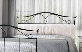 Non solo presenza distintiva nelle case per molti i letti in ferro battuto non sono davvero tali in assenza di una testiera dalla forte personalità, dotata di elementi decorativi che generano. Letto In Ferro Battuto Ischia Ales Colore Ferro Nero Grafite