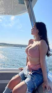 Selena Gomez Boobs in a Bra