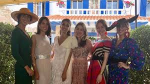 The corsini muñoz family are descendants of the engineer carlos corsini senespleda, founder of the company corsán construction company. Por Fin Hubo Duelo De Estilo Belen Corsini Tambien Fue A La Boda De Valentina S Zuloaga Vestidos De Princesa Mejor Vestido Valentina