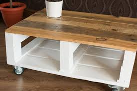 For this woodworking project you need only one pallet, hand saw and some screws. Chic Pallet Coffee Table With Wheels Pallet Furniture Plans