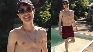 In badehose, mit käppi und sonnenbrille lächelt elliot page (34) in die kamera. Elliot Page Mein Erstes Bild In Badehose Dasding