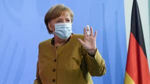 Kontrabass fingersatz und ein finger pro bund sind die zwei gängigsten und sinnvollsten greifweisen auf dem bass. Angela Merkel So Spottet Das Netz Uber Die Mittelfinger Verletzung Der Kanzlerin News De