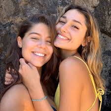 Sasha meneghel szafir (born 28 july 1998) is a brazilian model. Sasha Meneghel Se Declara Em Album De Fotos Com Amiga Minha Irma Quem Quem News