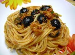 Spaghettini Con Tonno Olive Nere E Capperi Ricette Veloci Di Tania Ricette Cibo Etnico Idee Alimentari