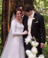 Twilight das ist bellas hochzeitskleid galade. Kristen Stewart Langarmliges Brautkleid In Der Dammerung Dammerlicht Twilight Film Hochzeitskleid