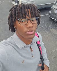 yoo my names sean, i'm from Newport News, Va. I'm not 100% committed yet &  i plan to major in nursing or cybersecurity. I love track, going out,  meeting new people and