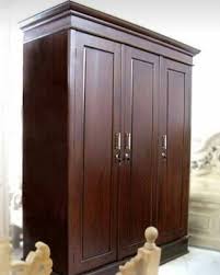 Untuk materialnya terbuat dari besi berkualitas tinggi dengan finishing powder coating agar lebih kokoh dan tahan. Lemari Pakaian 3 Pintu 2 Putushima Furniture