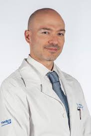 Médica Sur: Acerca del médico