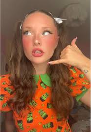 Zoe Colletti from Annie