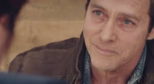 Avec la complicité de charlotte, elle choisit une jolie robe et file chez elle. Plus Belle La Vie En Avance Andres Fait Une Declaration A Luna Video Pblv Episode N 4008 Stars Actu