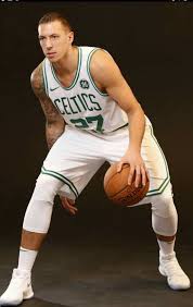 I was born on april 4, 1992 in salzgitter (lower saxony, germany) and sport has always been my greatest passion. Nba Basketball Player Daniel Theis Boston Celtics Basketball Players Nba Boston Celtics Celtic Pride