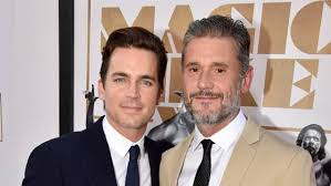 Matt bomer has a sister, megan bomer, and a brother, neill bomer, who is an engineer. Matt Bomer Und Sein Mann Simon Halls Stylisch Auf Dem Roten Teppich