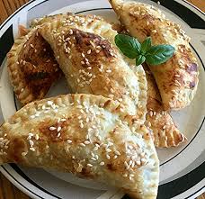 Empanadas De Tomate Queso Y Albahaca Tomato Basil And Mozzarella Empanadas Recipe Empanadas Recipe Recipes Empanadas