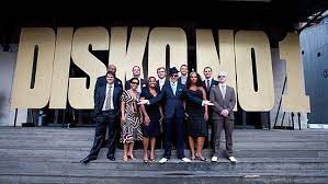 An accomplished solo artist, he became known to the public as a member of the german bands absolute beginner and la boom. Hd Wallpaper Disko No 1 Digital Wallpaper Jan Delay Band Smile Girls Suit Wallpaper Flare