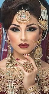 Best And Beautiful 30 White And Gold Indian Wedding Dresses Best Inspiration Asian Bridal Makeup Indian Bridal Makeup Indian Wedding Makeup