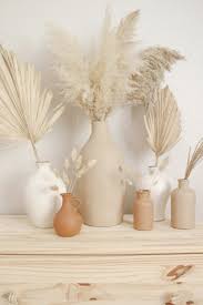 N Offrez Plus Juste Des Fleurs Ephemeres Ajoutez Un Joli Vase Pour Que Le Plaisir Dure Plus Longtemps Retrouve Deco Deco Chambre Inspiration Decoration Condo