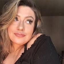 Casey Lynne's Instagram, Twitter & Facebook