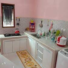 Untuk mendesain dapur cantik agar terlihat bersih, enak dilihat serta nyaman, terkadang agak menyulitkan apalagi luas area dapur yang tersedia. Kumpulan Contoh Model Desain Dapur Sederhana Di Lahan Yang Terbatas Homeshabby Com Design Home Plans Home Decorating And Interior Design